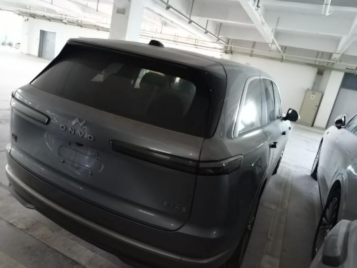 L90 2025 Ultra 6-Seater 60 photo 4