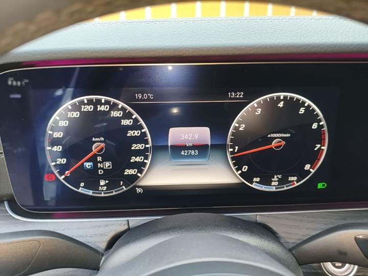 E-Class 2020 E 300 L Sport Luxury photo 7