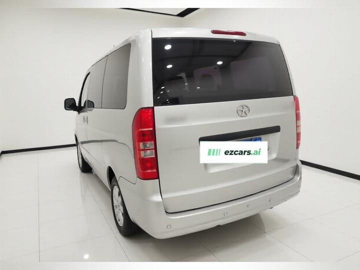 Refine M3 2015 1.6L Luxury photo 4