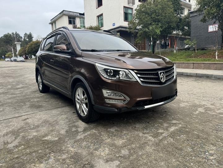 560 2015 1.8L MT Comfort photo 2
