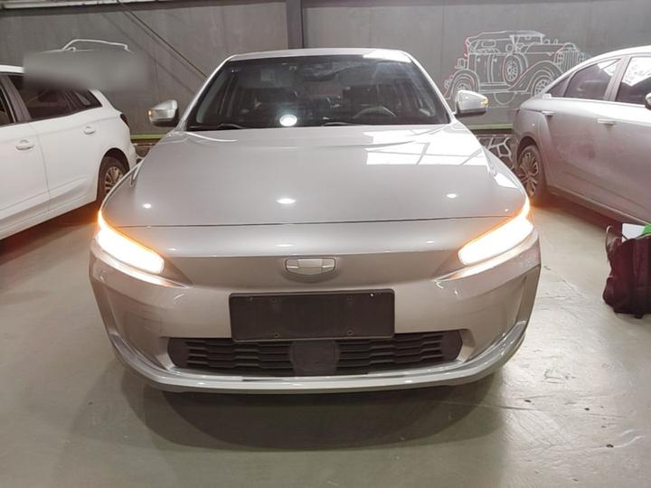A 2019 Standard Range photo 2