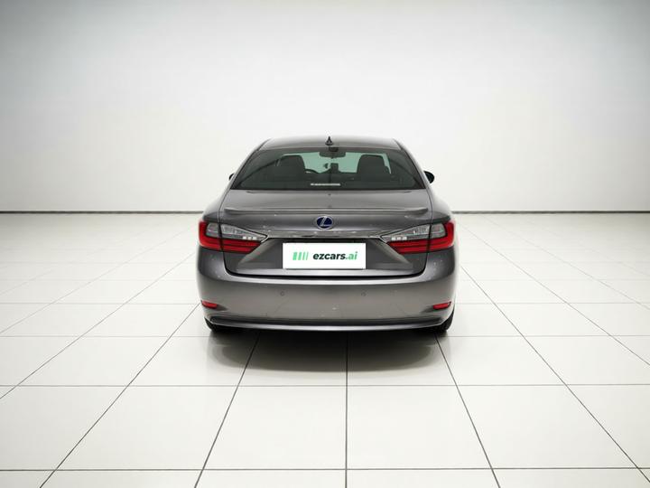 ES 2015 300h Comfort photo 5