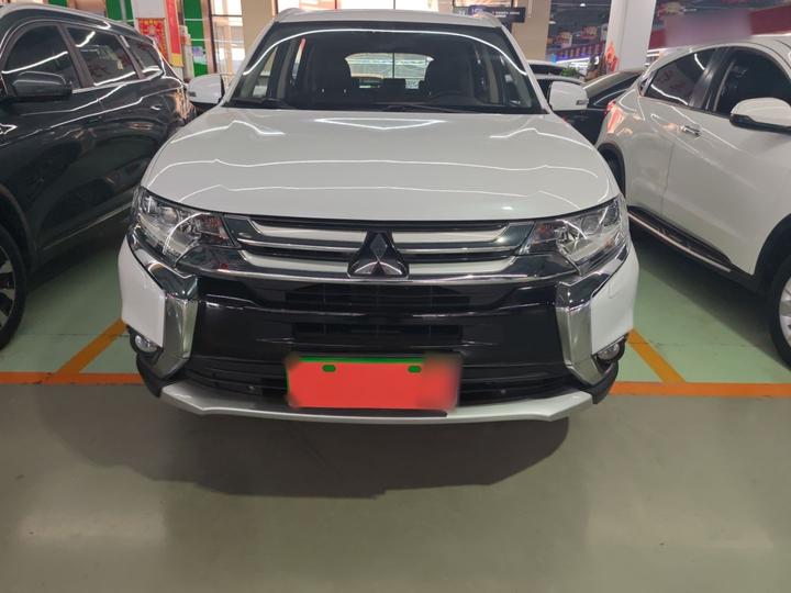 Outlander 2016 2.4L AWD Luxury 7-Seater photo 2