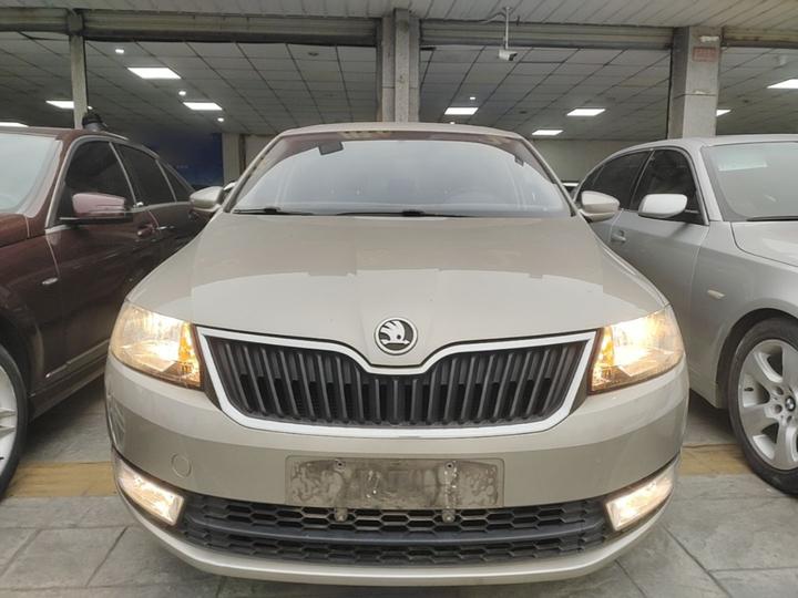 Rapid 2016 1.4L MT photo 2