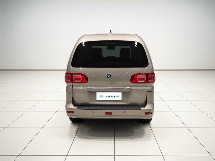 Lingzhi 2023 M5L 1.6L 7-Seater photo 5
