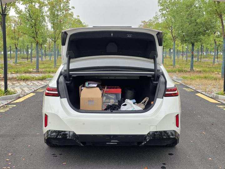 5 Series 2024 530Li Exclusive M Sport Package photo 8