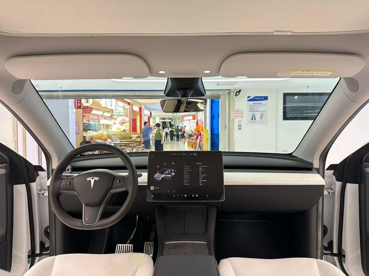 Model Y 2022 Long Range AWD photo 5