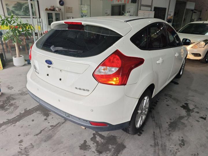 Focus 2012 Hatchback 1.6L AT Comfort photo 4