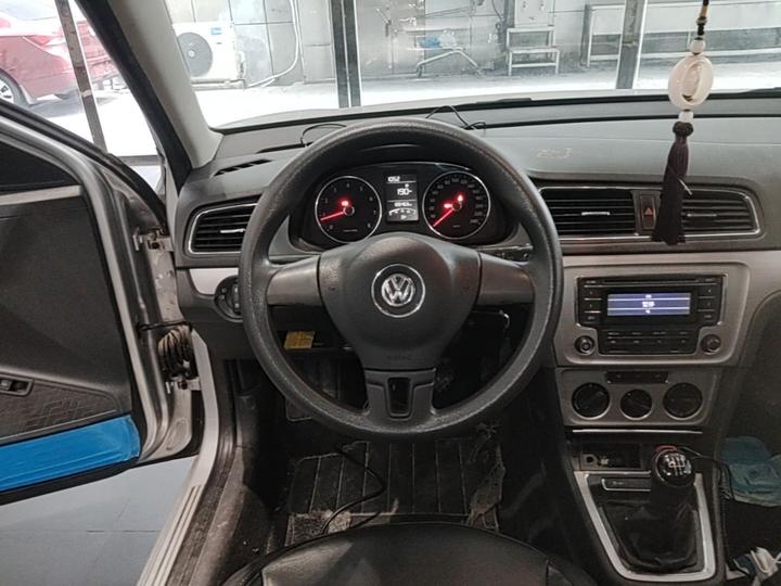 Lavida 2013 Facelift Classic 1.6L MT Comfort photo 7