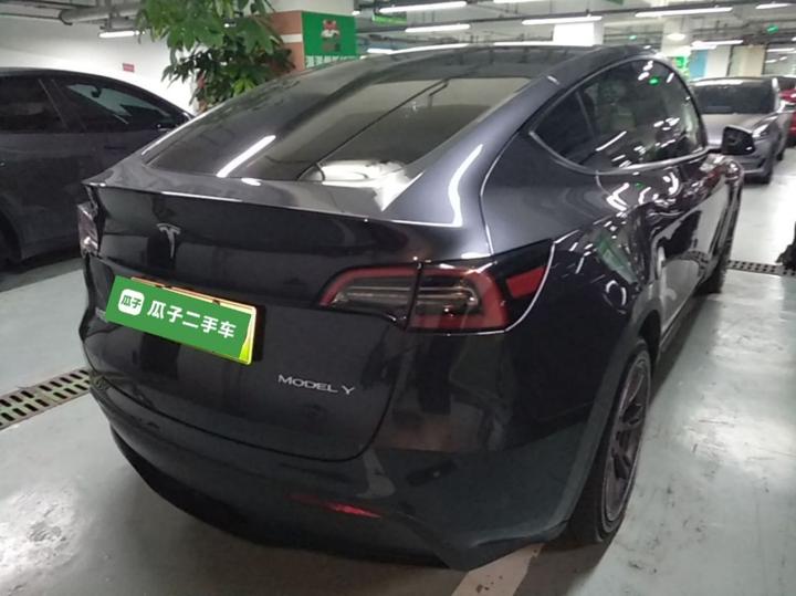 Model Y 2024 RWD photo 4