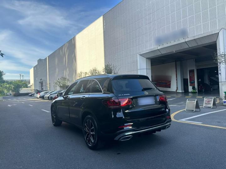 GLC 2022 Facelift GLC 260 L 4MATIC Luxury photo 4