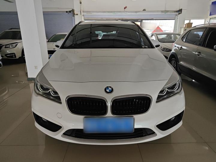 2 Series Wagon 2016 218i Leading photo 2