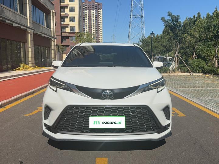 Granvia 2024 2.5L Hybrid Luxury photo 2