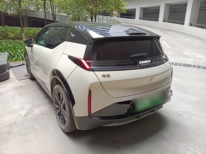 X 2023 RWD ME 5-Seater photo 4