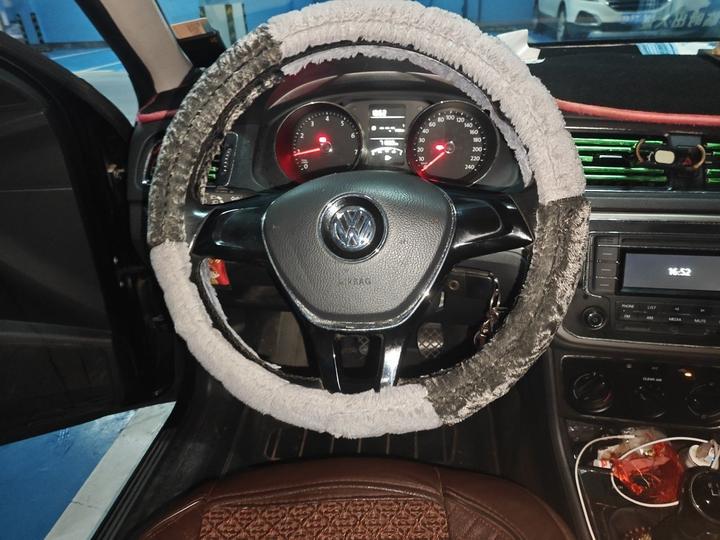 Lavida 2015 1.6L MT Comfort photo 3