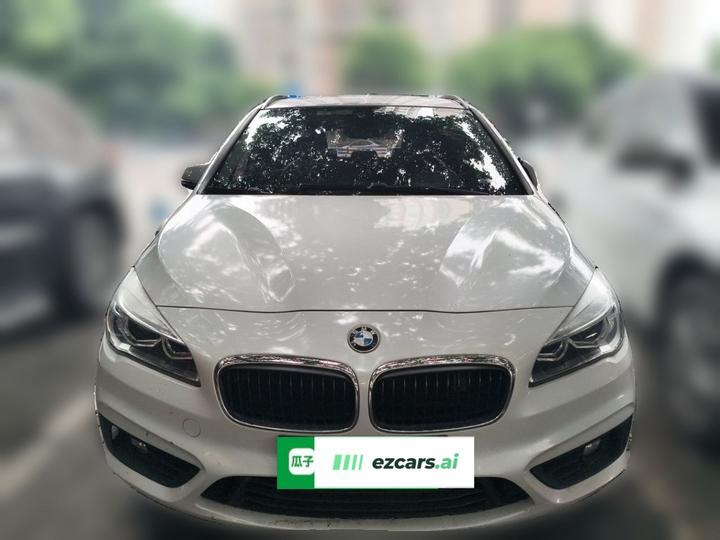 2 Series Wagon 2016 218i Leading photo 2