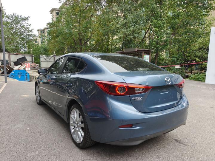 3 Axela 2017 Sedan 2.0L AT Premium China V photo 4