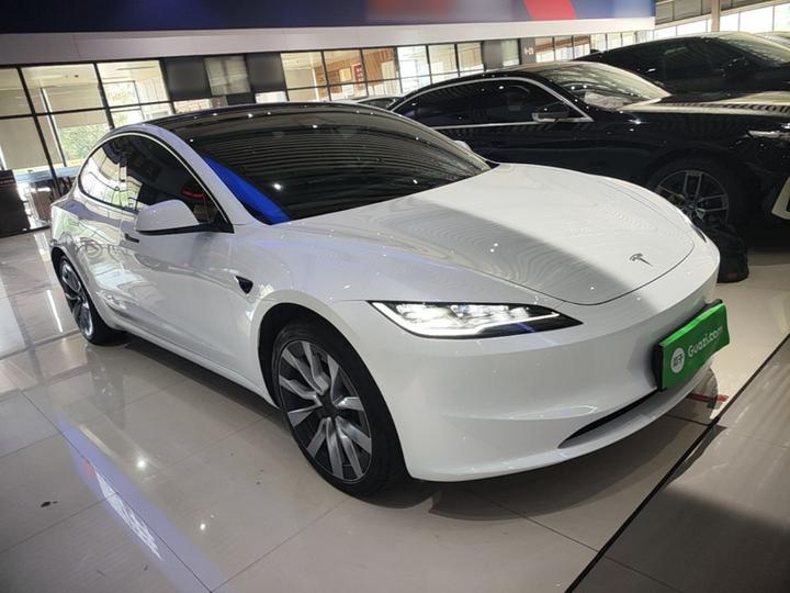 Model 3 2023 RWD photo 3