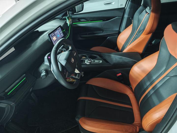 UNI-V 2024 1.5T Premium Sport photo 7