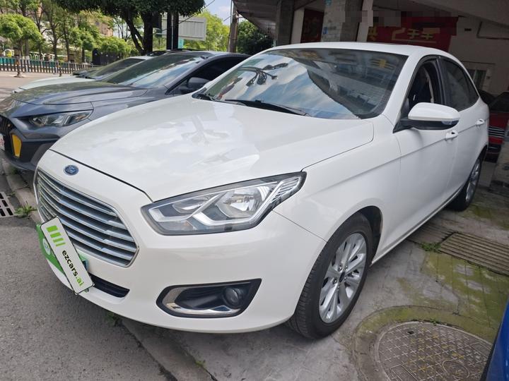 Escort 2015 1.5L AT Fashion