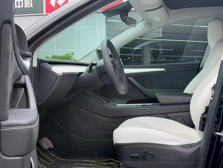 Model Y 2021 Standard Range RWD photo 7
