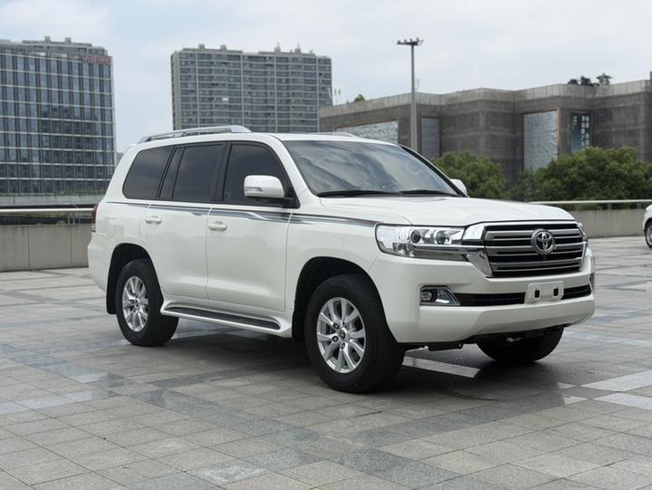 Land Cruiser Parallel Import photo 2