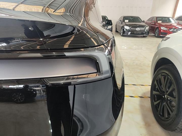 Model Y 2025 RWD photo 7
