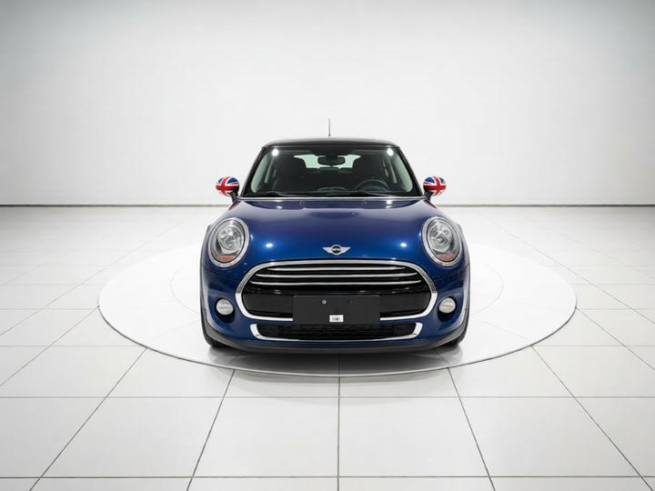 2016 1.5T COOPER 5-Door photo 2