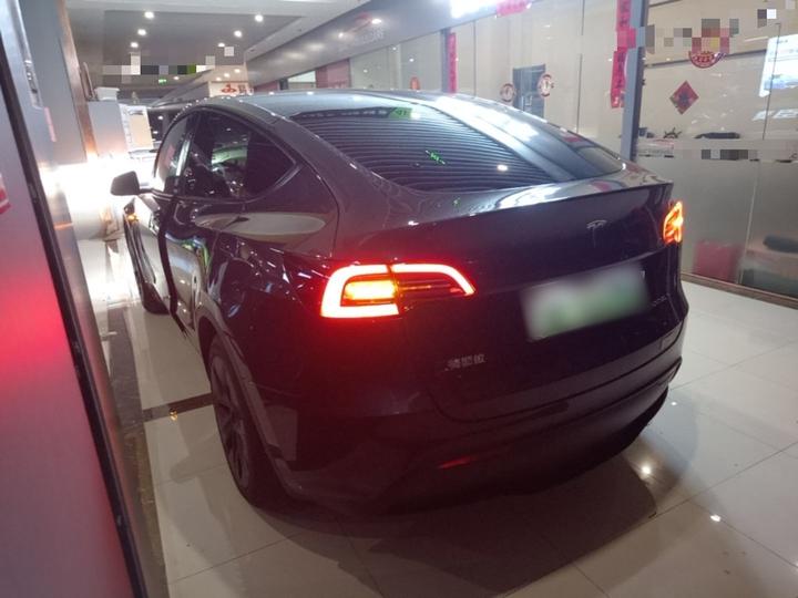 Model Y 2024 RWD photo 4