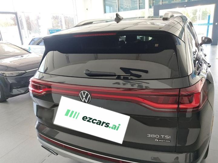 2021 380TSI AWD Luxury Pro photo 3