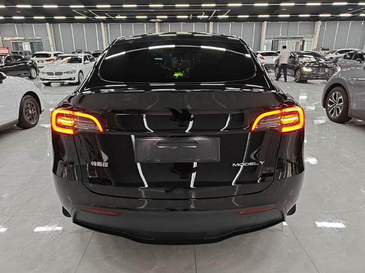 Model Y 2023 RWD photo 3