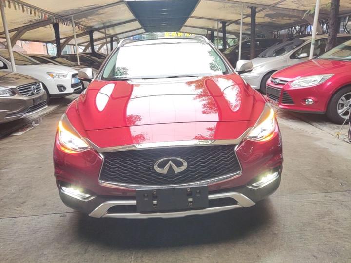 QX30 2018 1.6T RWD photo 2