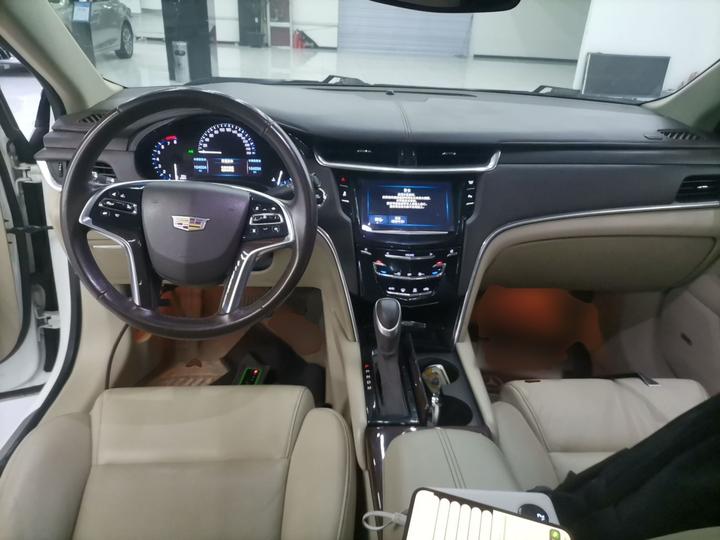 XTS 2016 28T Tech photo 6