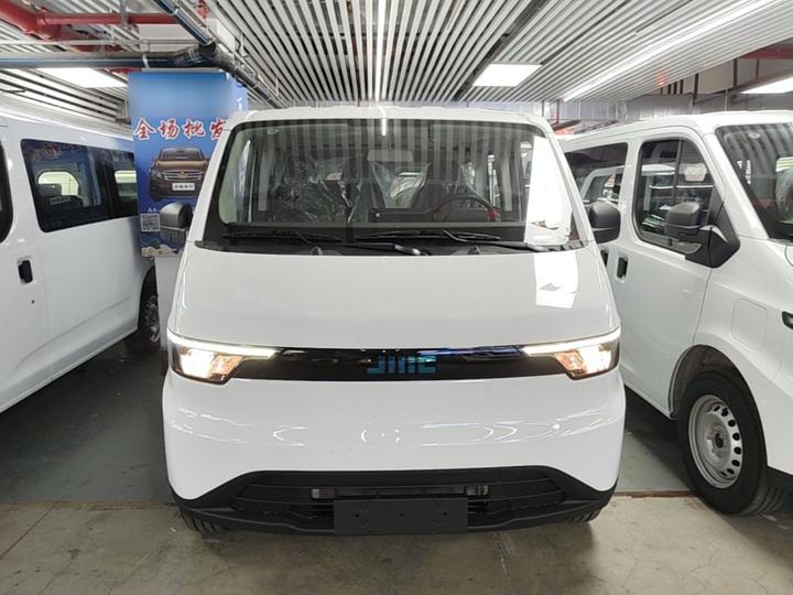 E 2025 41.86kwh Short Wheelbase photo 2