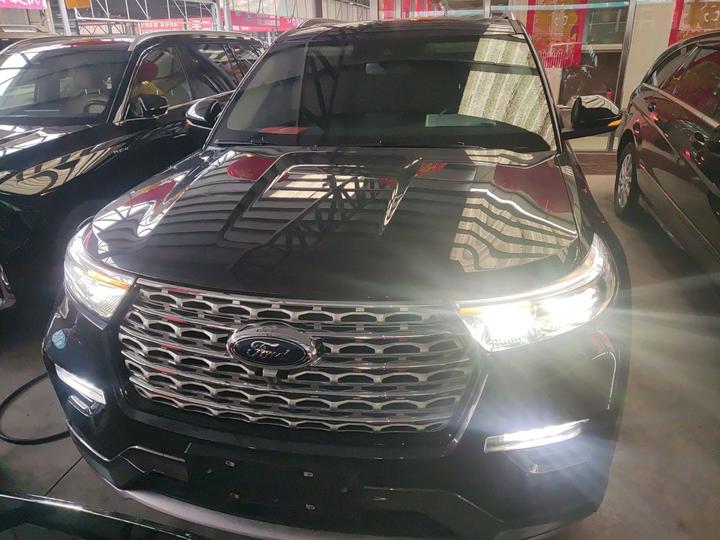 Explorer 2020 EcoBoost 285 AWD Titanium 7-Seater photo 2