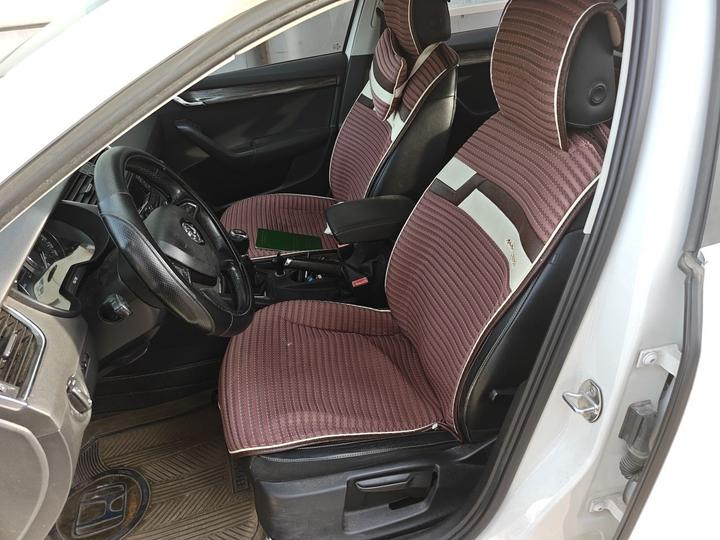 Octavia 2016 1.6L MT photo 7