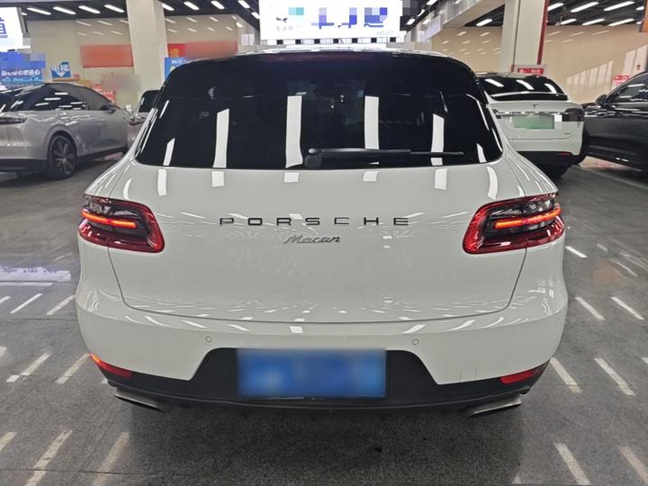 2017 Macan 2.0T photo 3
