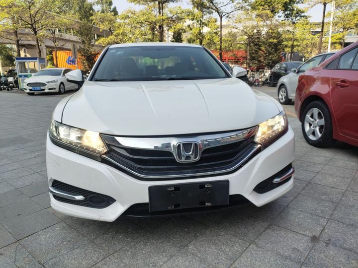 Spirior 2015 2.0L Luxury photo 2