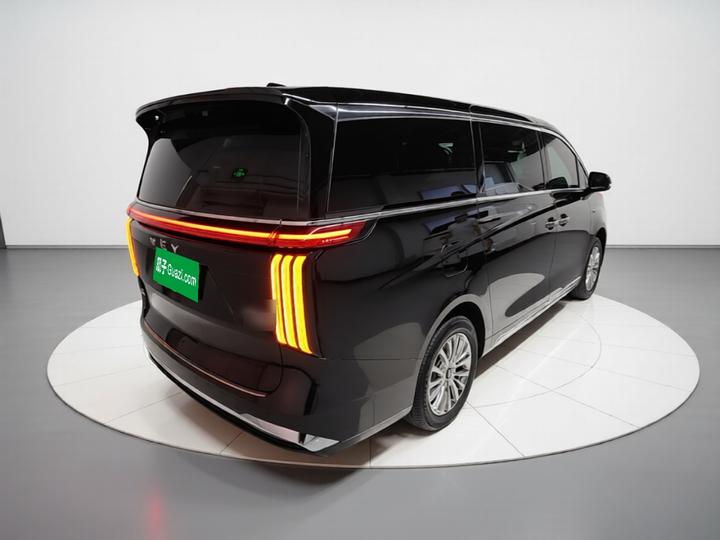 2025 AWD 8 photo 4