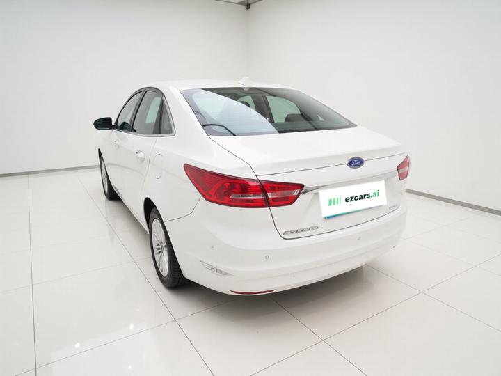 Escort 2017 1.5L AT Comfort photo 4