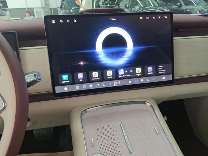 Voyah 2025 AWD Qiankun photo 8