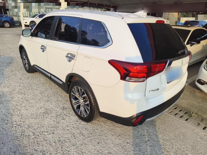 Outlander 2018 2.0L RWD 7-Seater photo 4