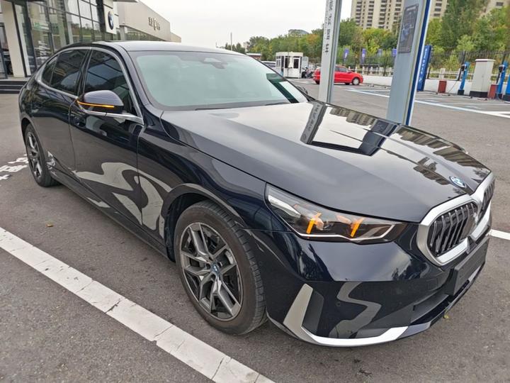 i5 2024 eDrive 35L Exclusive M Sport Package photo 3