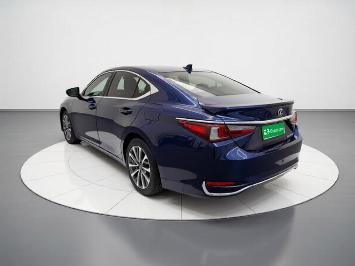 ES 2022 200 Luxury photo 4