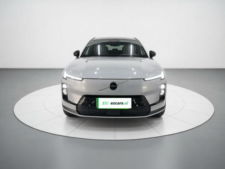 XC70 Hybrid 2026 AWD Extended Range Plus photo 2