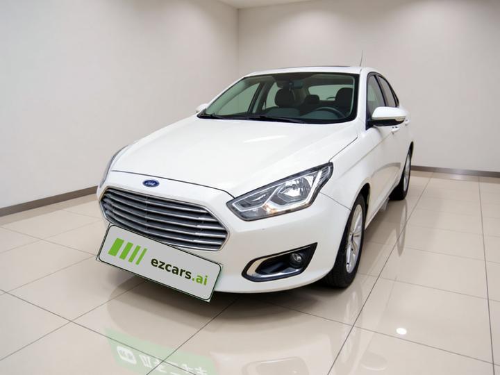 Escort 2015 1.5L MT Fashion
