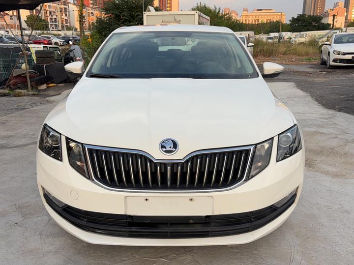 Octavia 2018 TSI230 DSG Comfort photo 2