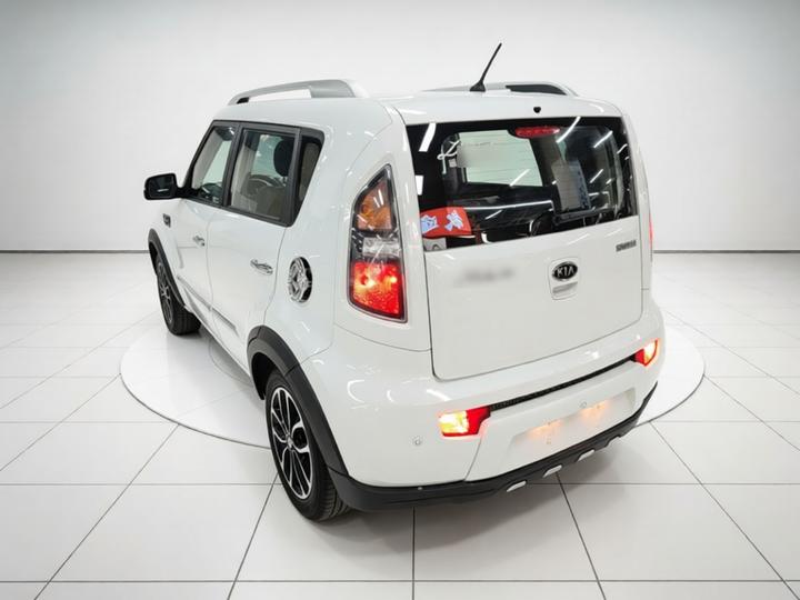 2013 1.6L AT Premium photo 4