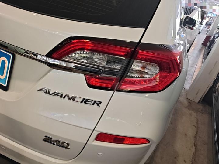 Avancier 2017 240TURBO RWD Luxury photo 7