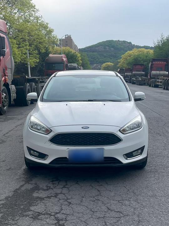 Focus 2015 Hatchback 1.6L AT photo 2